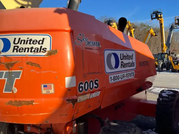 2017 JLG 600S