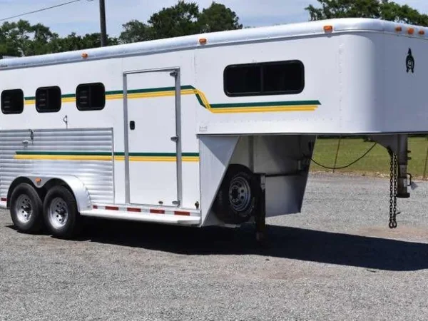 2006 Adam Trailers 7302 3 Horse Trailer
