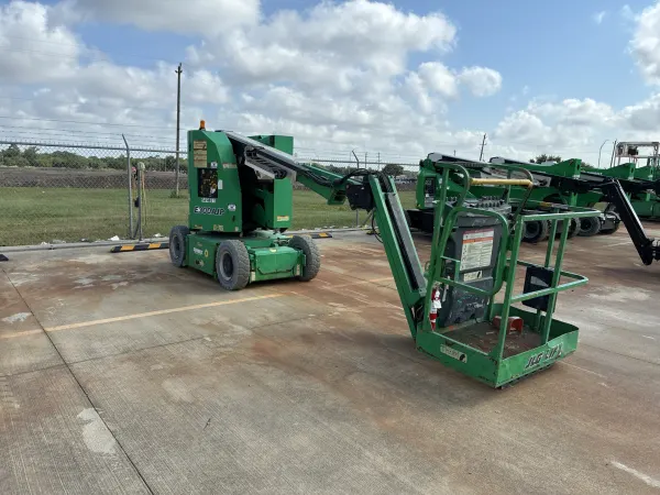 2016 JLG E300AJP