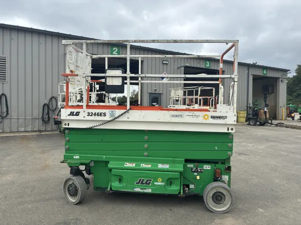 2017 JLG 3246ES