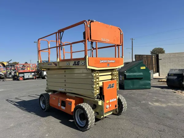 2017 JLG M4069LE