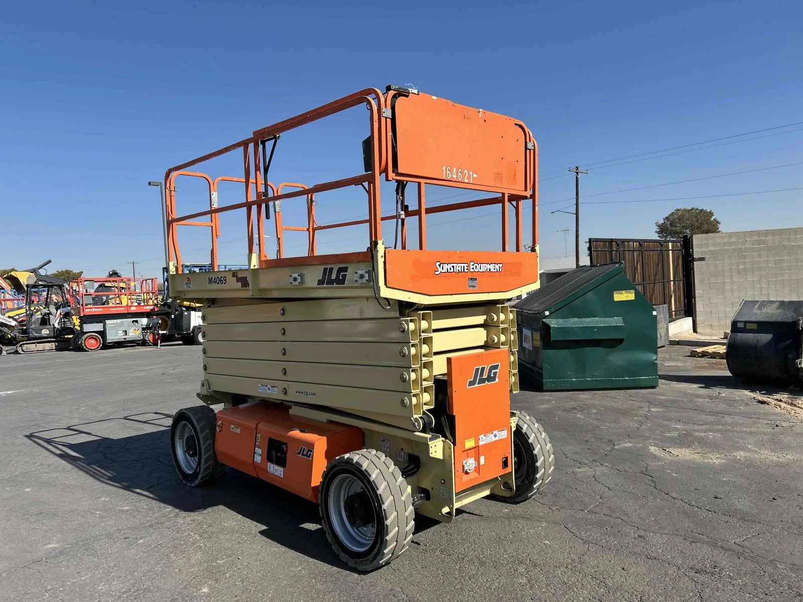 2017 JLG M4069LE