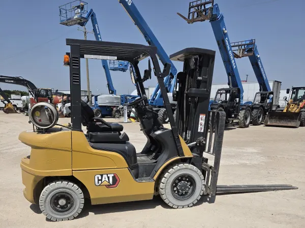 2022 Caterpillar GP25N