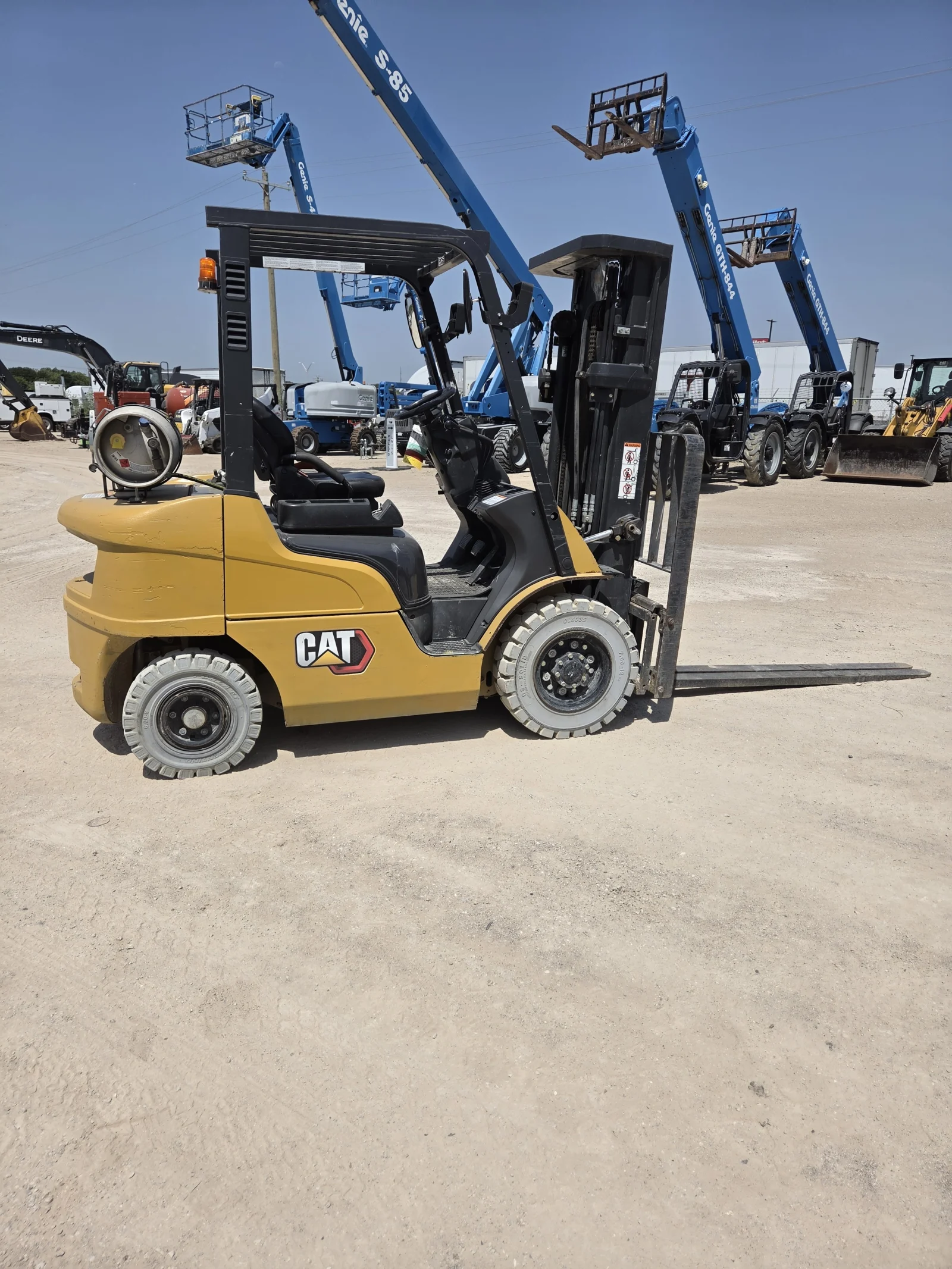 2022 Caterpillar GP25N