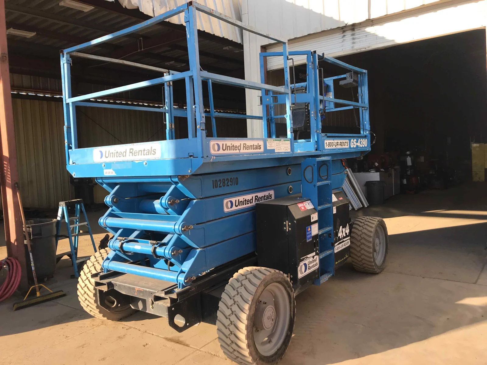 2014 Genie GS-4390 RT Rough Terrain