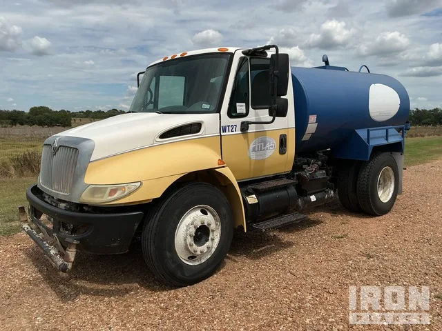 2004 International 4300
