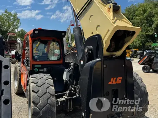 2021 JLG 1255