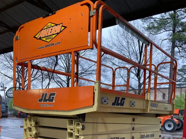 2017 JLG 4069LE