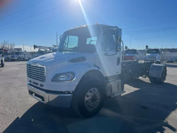 2018 FREIGHTLINER M2106 4x2