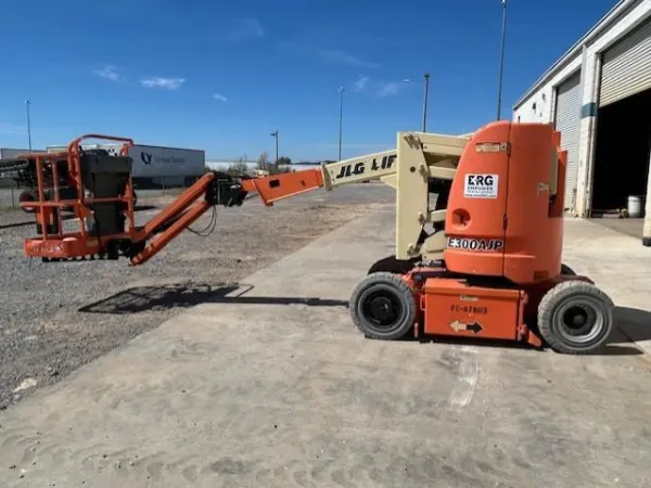 2013 JLG E300AJP