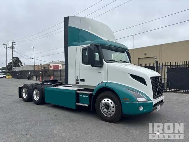 2023 Volvo VNR