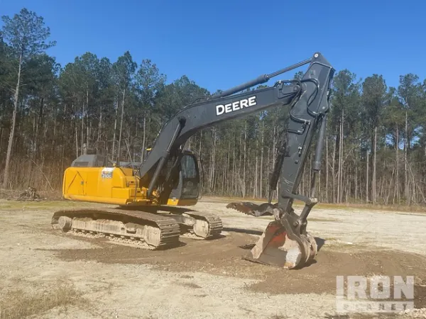 2018 John Deere 210G LC