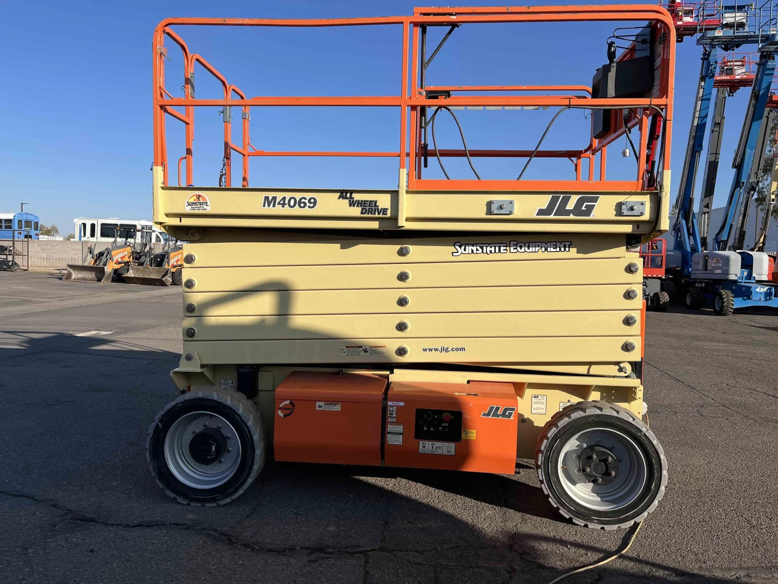 2017 JLG M4069LE