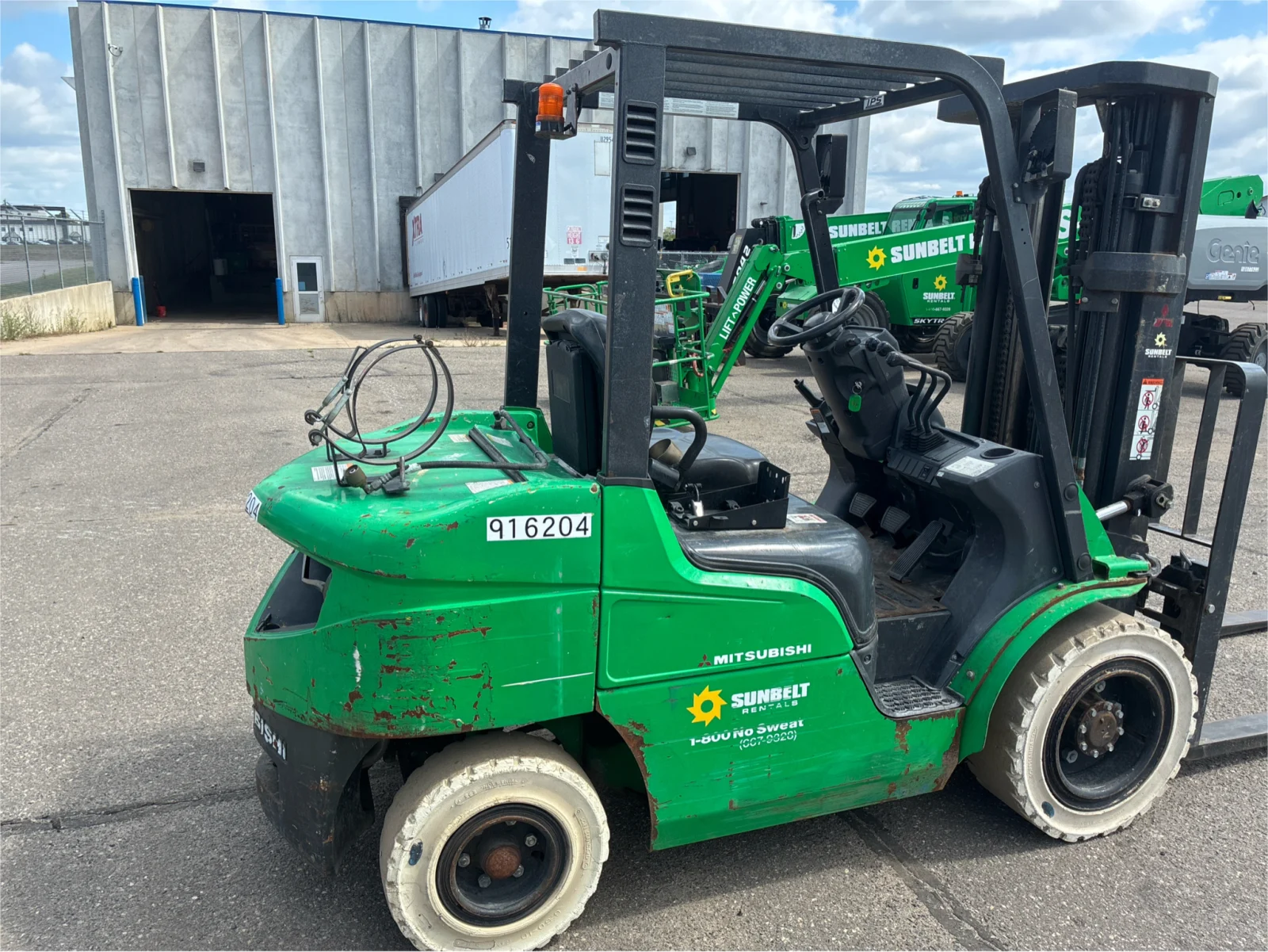 2016 Mitsubishi FG30N