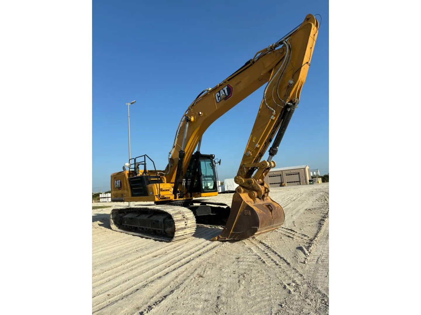 2022 Caterpillar 340-08