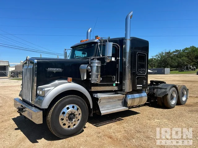 2019 Kenworth W900