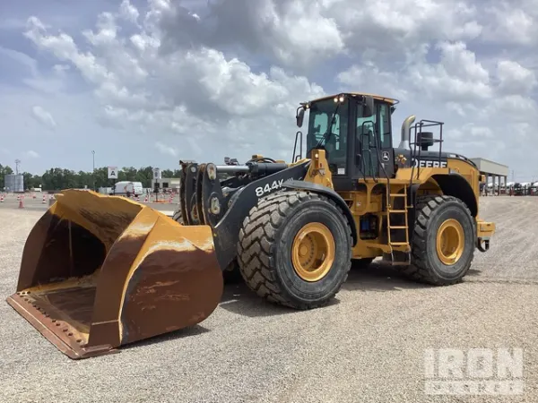 2019 John Deere 844K-III AH