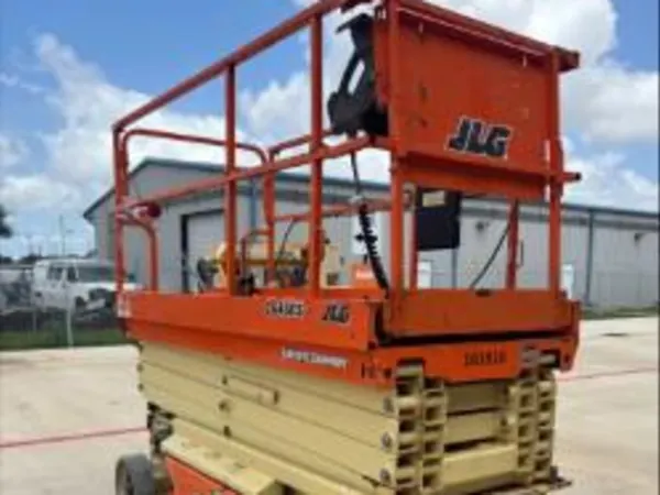 2017 JLG 2646ES
