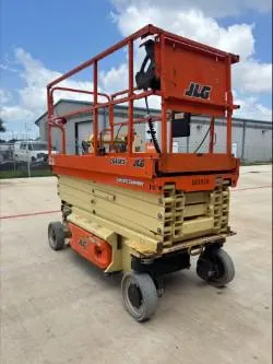 2017 JLG 2646ES