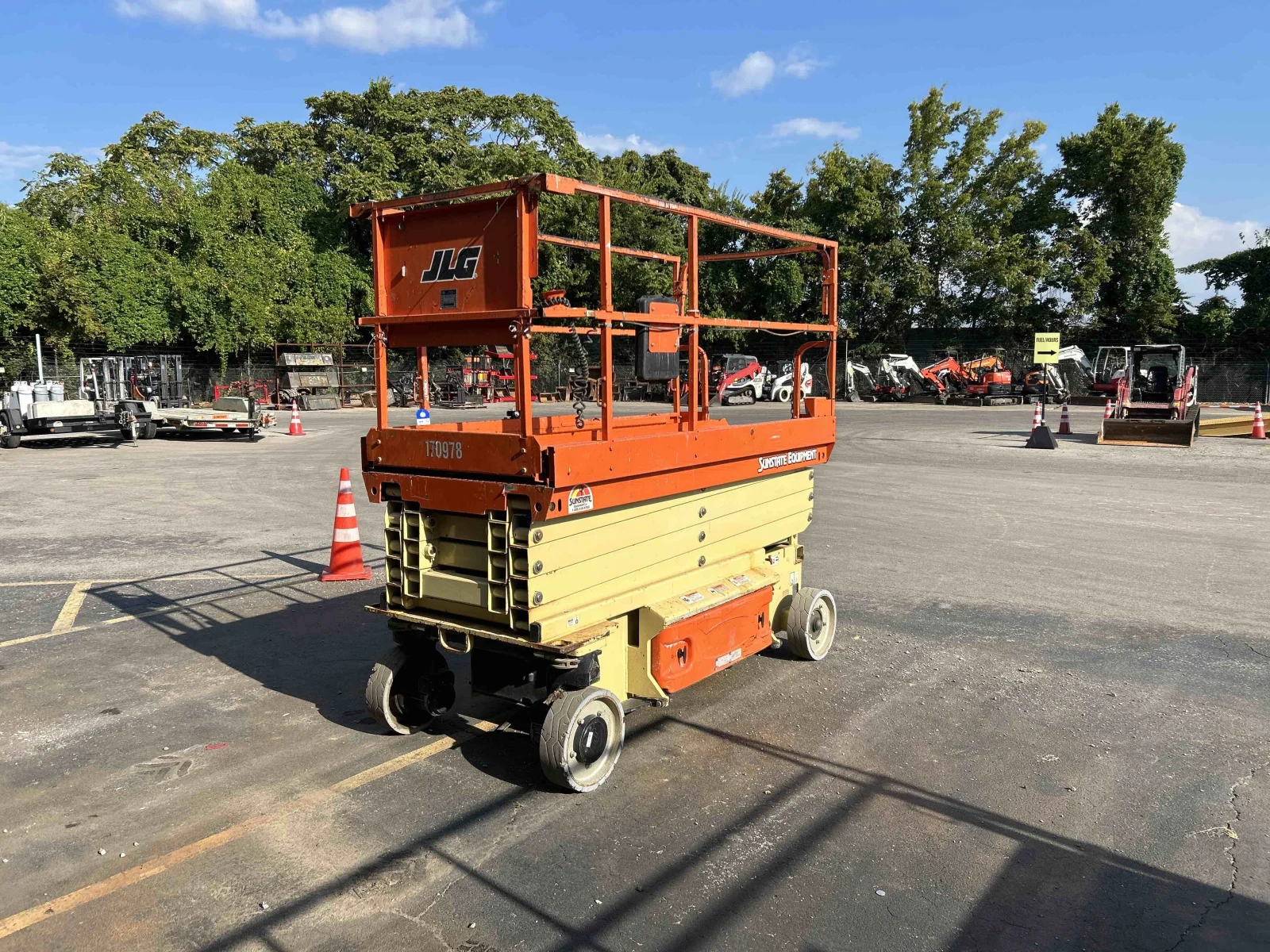 2018 JLG 3246ES
