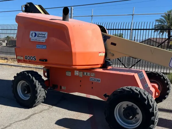 2018 JLG 400S