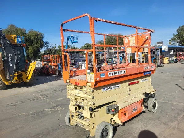 2018 JLG 3246ES