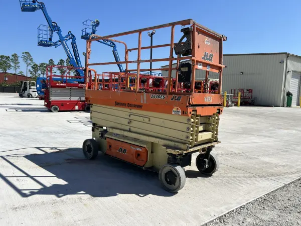 2017 JLG 2646ES