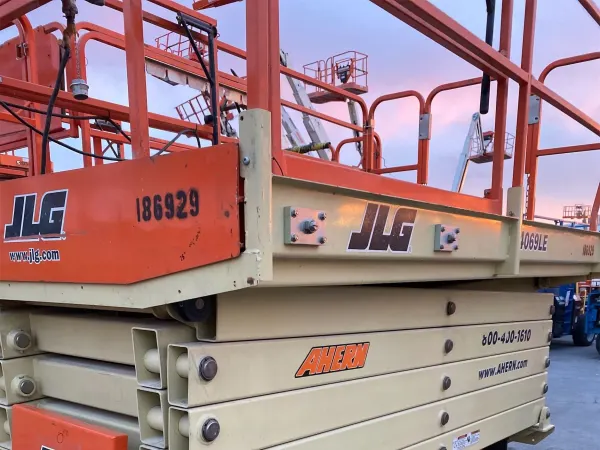 2017 JLG 4069LE