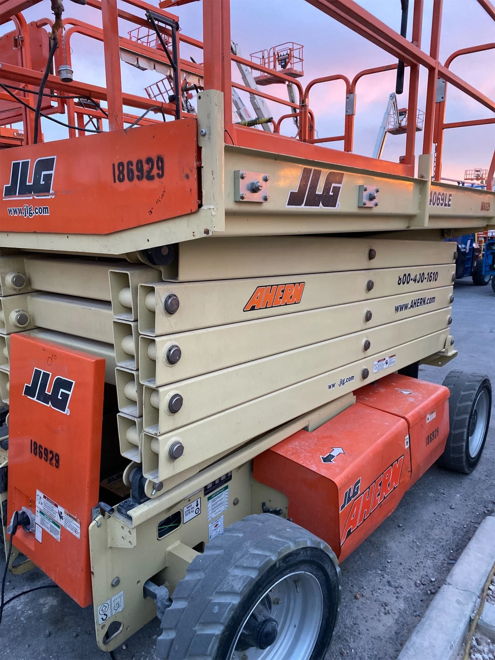 2017 JLG 4069LE