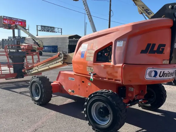 2018 JLG 400S
