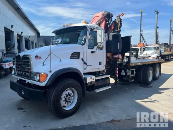 2003 Mack CV713