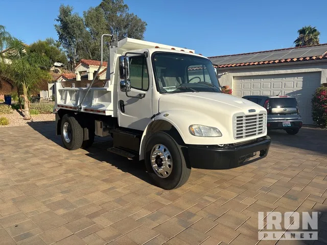2015 Freightliner M2 106