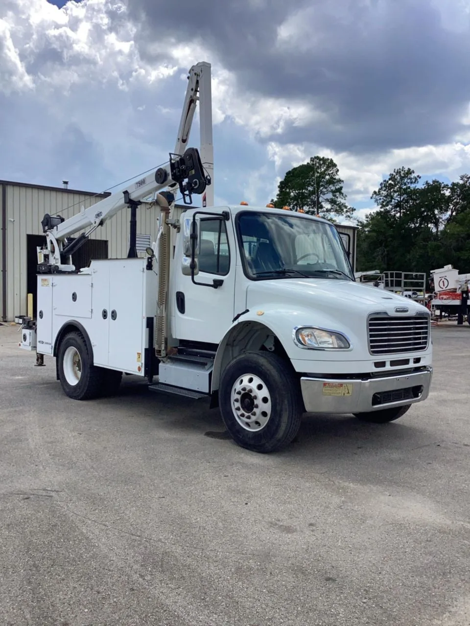 2013 Freightliner M2106
