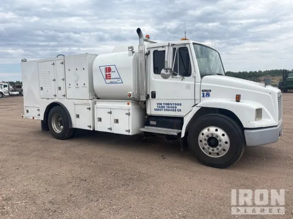 2000 Freighliner FL70