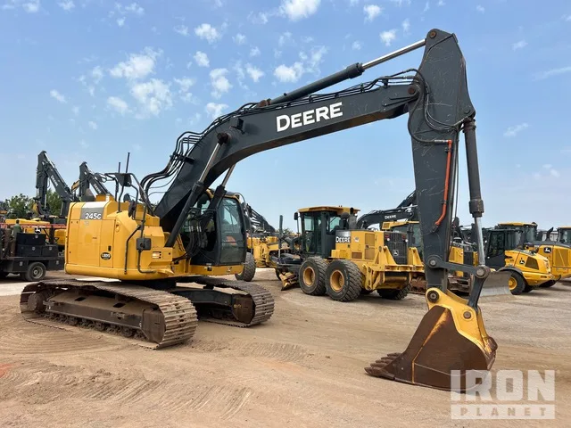 2018 John Deere 245G LC