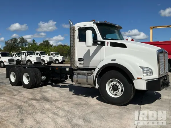 2024 Kenworth T880
