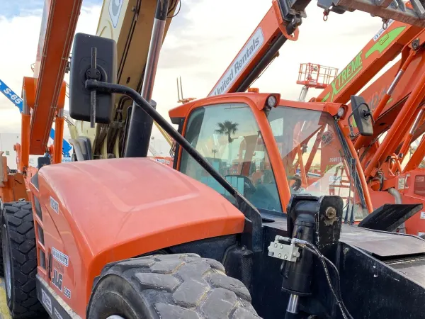 2018 JLG 1255