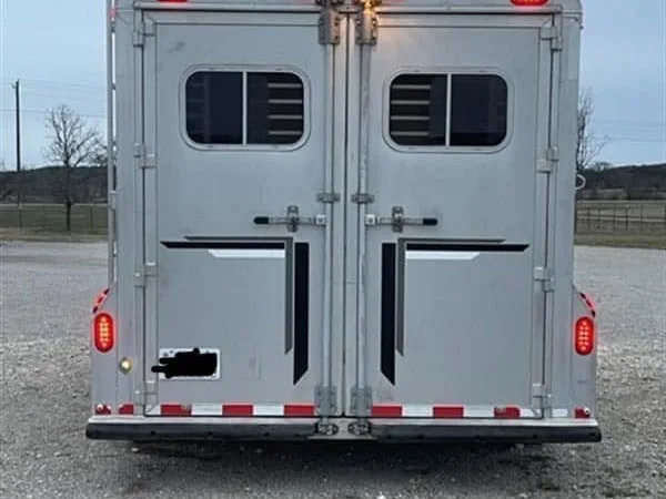 1999 Elite Custom 3 Horse Trailer