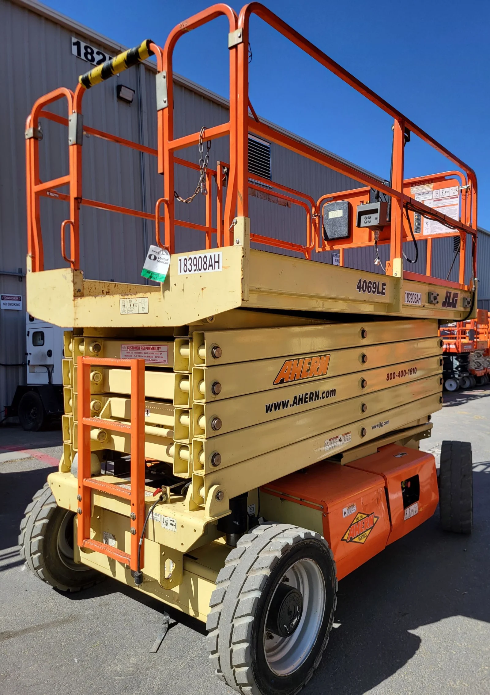 2017 JLG 4069LE