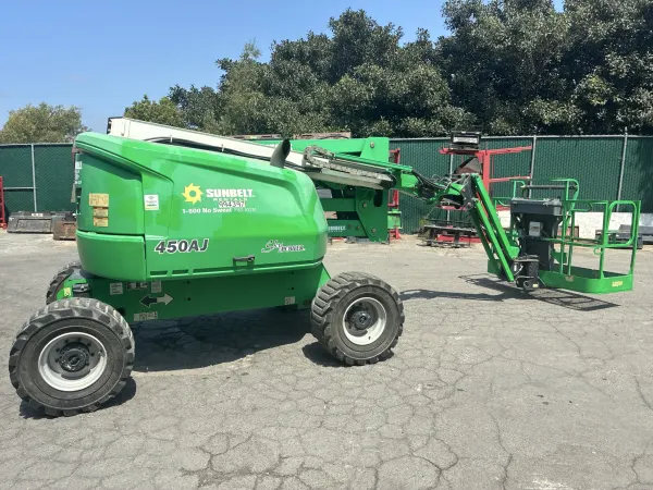 2017 JLG 450AJ
