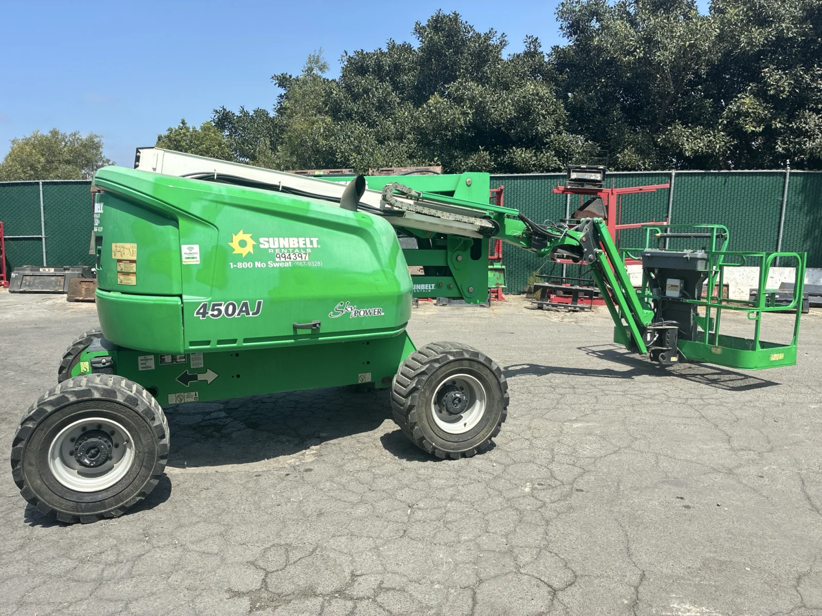 2017 JLG 450AJ
