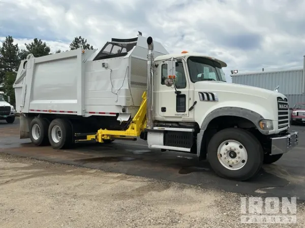 2016 Mack GU713