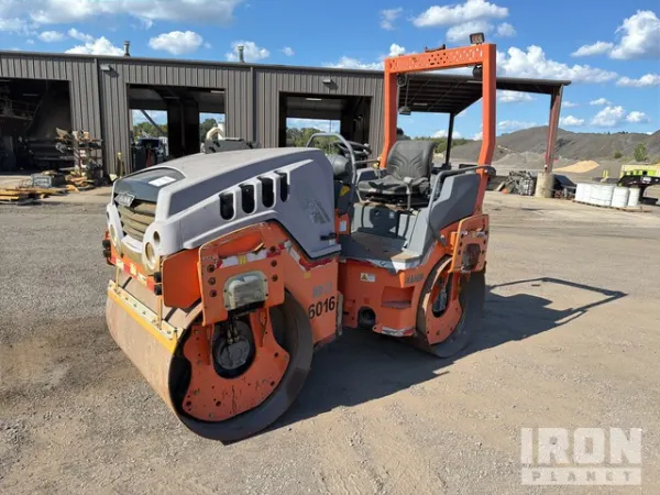 2011 Hamm HD13