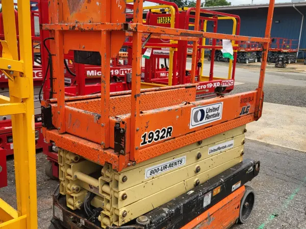 2017 JLG 1932R