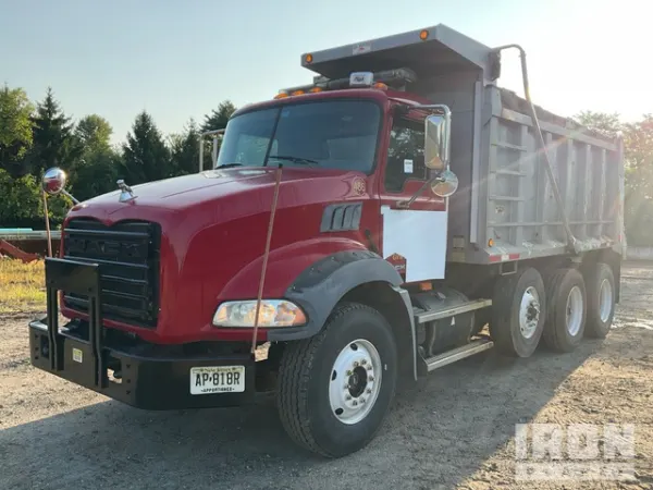 2010 Mack GU813