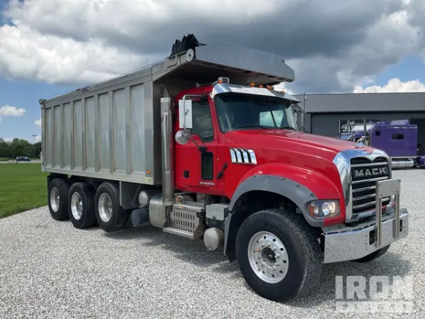 2015 Mack GU713
