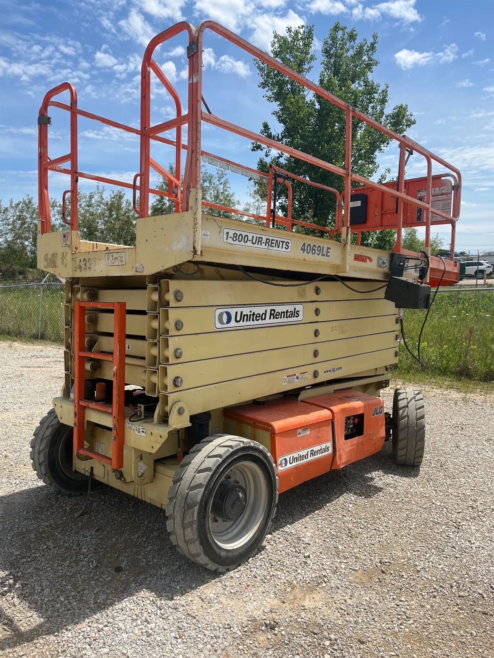 2017 JLG 4069LE