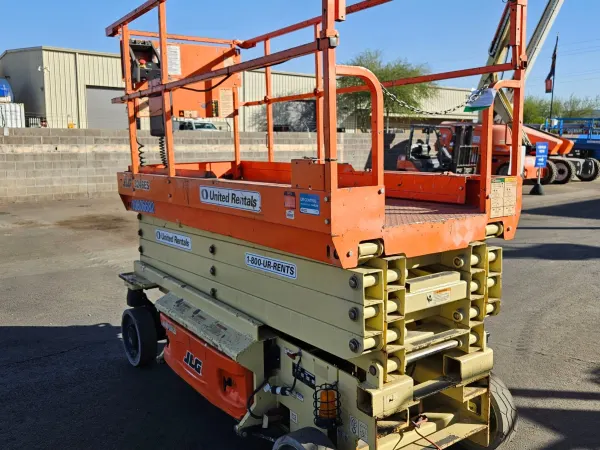 2018 JLG 3246ES