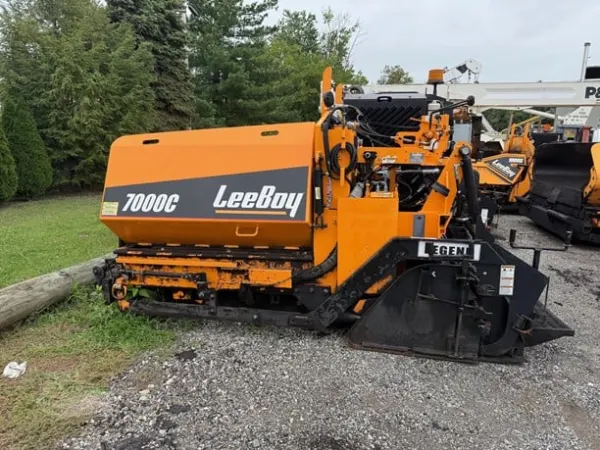 2023 Leeboy 7000C
