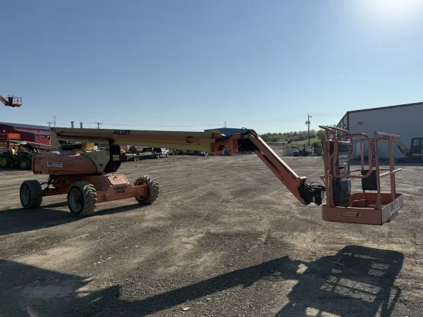 2011 JLG M600JP